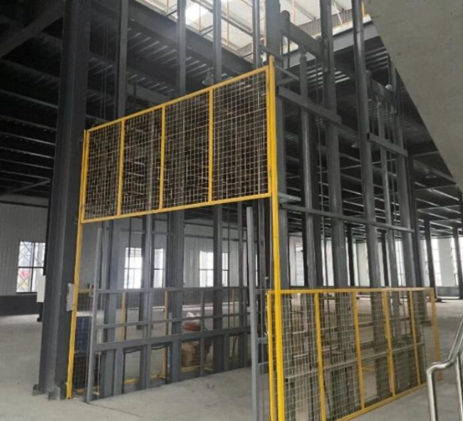 东风请详细介绍一下货梯安装在室外的维护方法