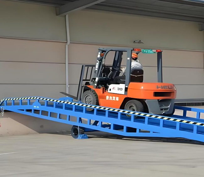 东风移动式卸货平台（叉车用）