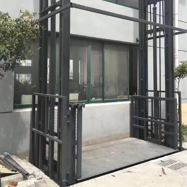 东风5吨室外升降货梯